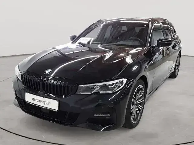 Gebraucht BMW 320 M Sport 190 PS (139 kW) 2022 Saphirschwarz metallic Kombi