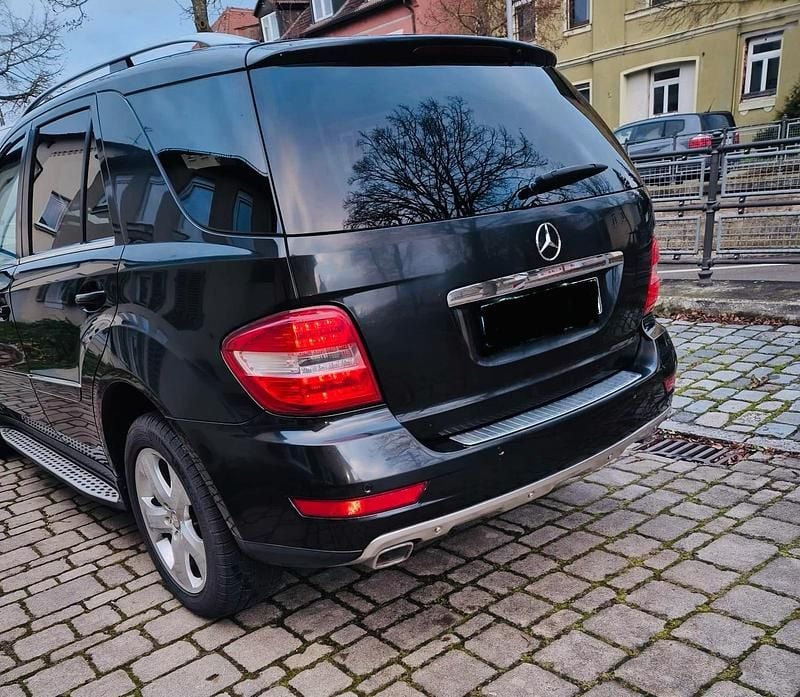 Gebraucht Mercedes ML350 231 PS (169 kW) 2010 Schwarz SUV