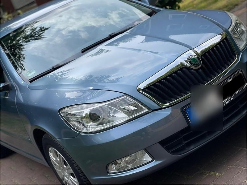 Blau Gebraucht 2010 Skoda Octavia Limousine | 5.500 € (Superpreis) - Bild 1/4