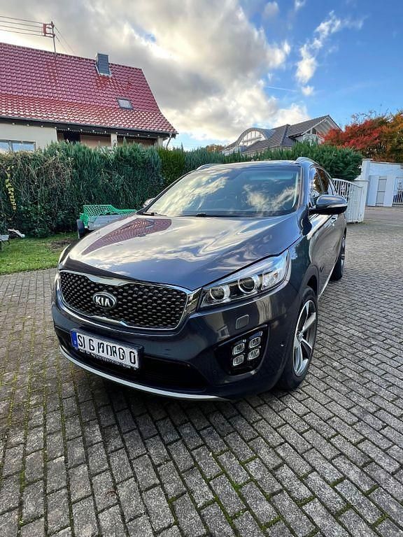 Grau Gebraucht 2017 Kia Sorento Platinum Edition SUV | 18.000 € (Fairer Preis) - Bild 1/4