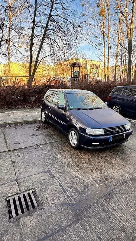 Gebraucht VW Polo 60 PS (44 kW) 1998 Blau Kleinwagen
