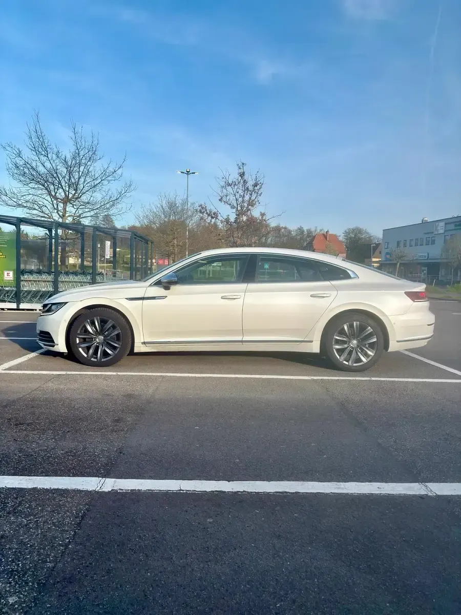 Gebraucht VW Arteon Elegance 150 PS (110 kW) 2018 Weiß Kleinwagen