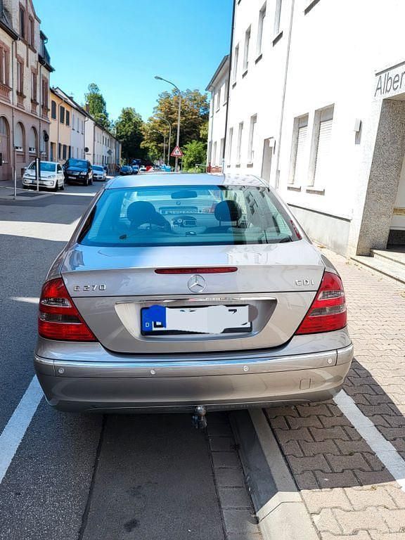 Beige Gebraucht 2003 Mercedes E270 Elegance Limousine | 5.900 € (Teuer) - Bild 1/4