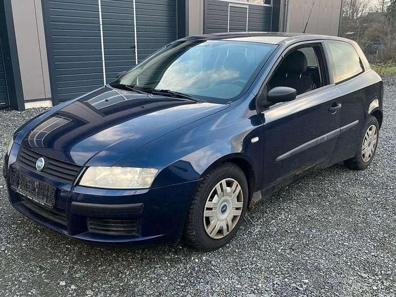Navy blau met. Gebraucht 2004 Fiat Stilo Limousine | 490 € (Superpreis) - Bild 1/4