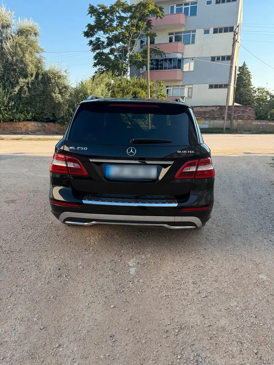 Gebraucht Mercedes ML250 205 PS (150 kW) 2012 Schwarz SUV