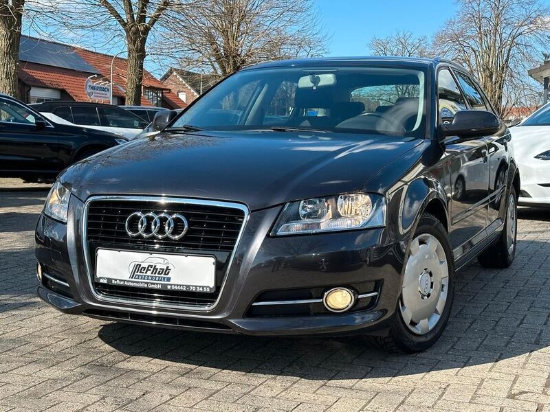 Grau Gebraucht 2011 Audi A3 Sportback Attraction Limousine | 3.900 € (Fairer Preis) - Bild 1/4