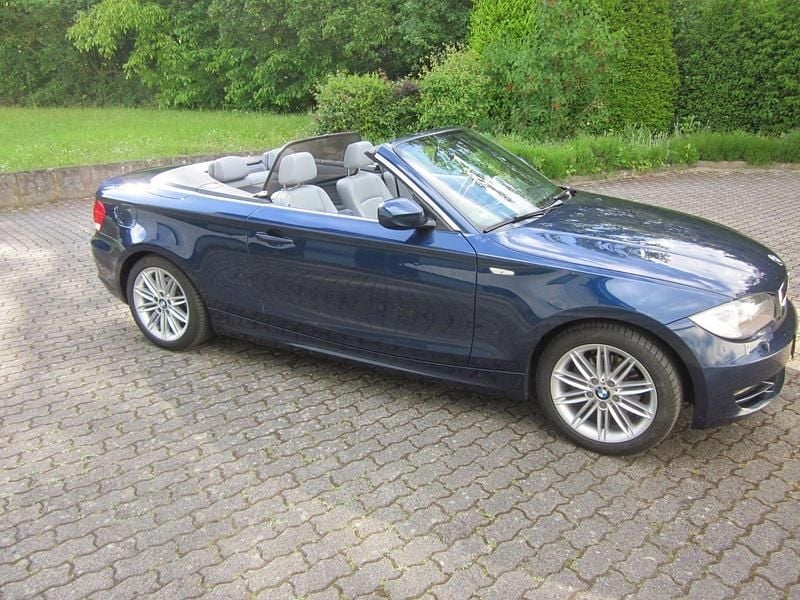 Blau Gebraucht 2009 BMW 125 Cabriolet Comfort Edition Cabrio | 10.950 € (Fairer Preis) - Bild 1/4