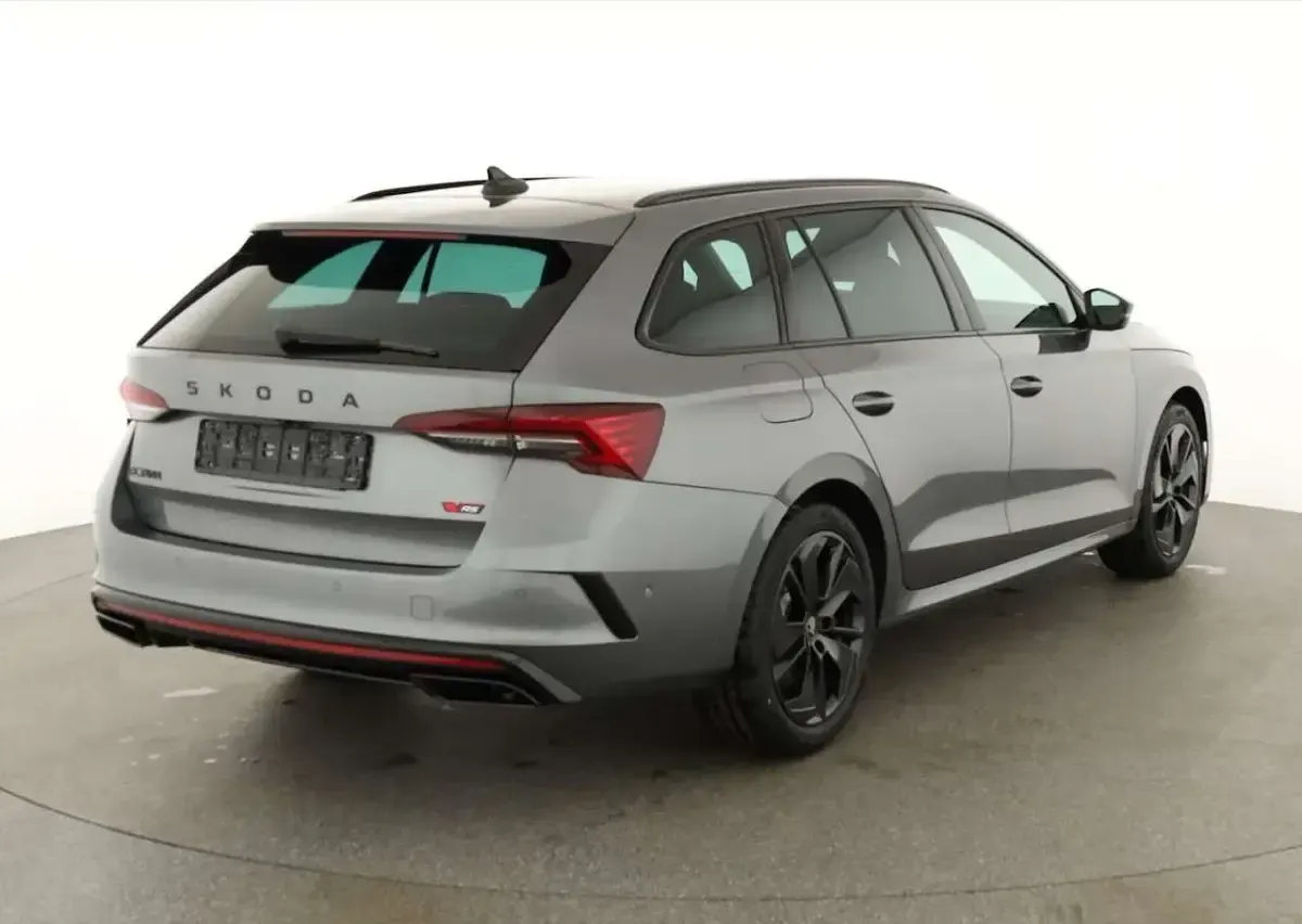 Neu Skoda Octavia RS 265 PS (194 kW) 2026 Grau Kombi