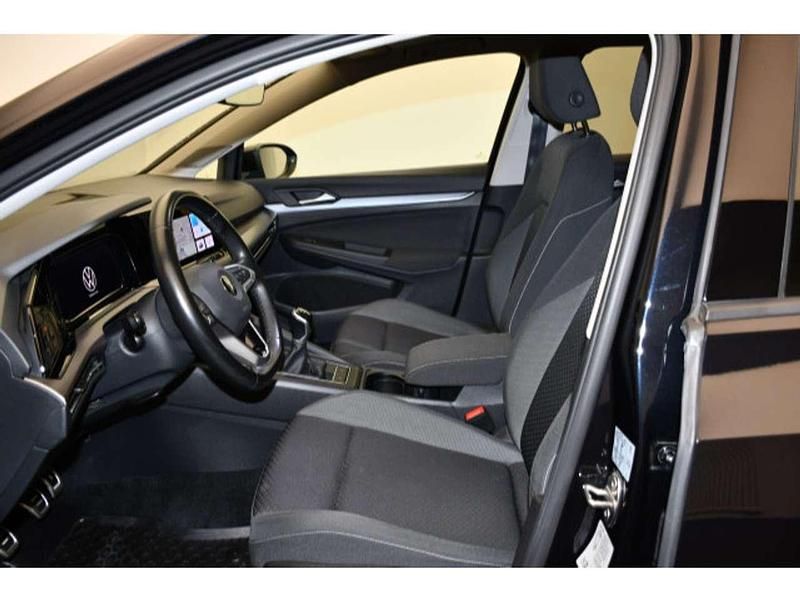 Gebraucht VW Golf VIII Active 131 PS (96 kW) 2021 Deep black perleffekt (metallic) Limousine