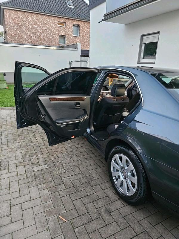 Gebraucht Mercedes E300 231 PS (169 kW) 2010 Grau Limousine