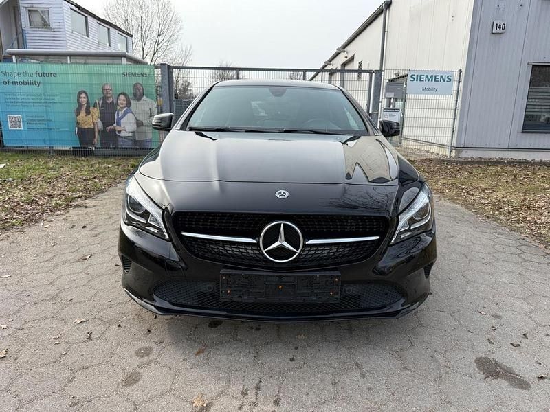 Gebraucht Mercedes CLA220 184 PS (135 kW) 2018 Schwarz Limousine