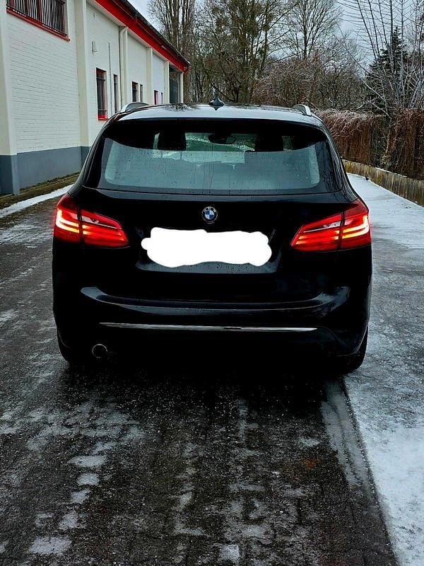 Gebraucht BMW 218 Active Tourer Luxury Line 150 PS (110 kW) 2015 Schwarz Van / Kleinbus