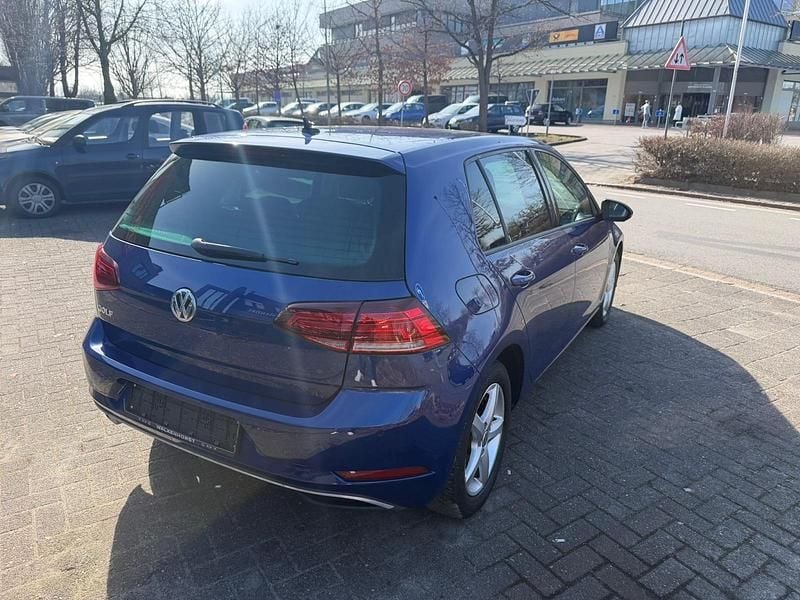 Gebraucht VW Golf VII 116 PS (85 kW) 2018 Blau Limousine