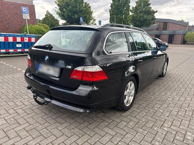 Schwarz Gebraucht 2009 BMW 520 Basis Kombi | 2.300 € (Superpreis) - Bild 1/4