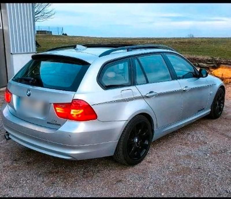 Gebraucht BMW 320 177 PS (130 kW) 2009 Silber Kombi