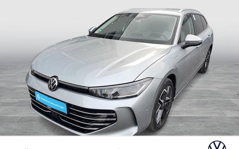 Gebraucht VW Passat Elegance 272 PS (200 kW) 2025 Grau Kombi