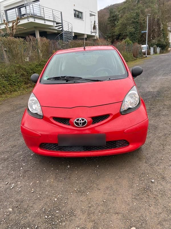 Gebraucht Toyota Aygo 68 PS (50 kW) 2009 Rot Kleinwagen