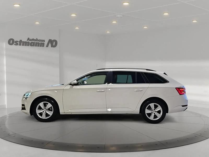 Gebraucht Skoda Superb Ambition 150 PS (110 kW) 2021 Weiß Kombi