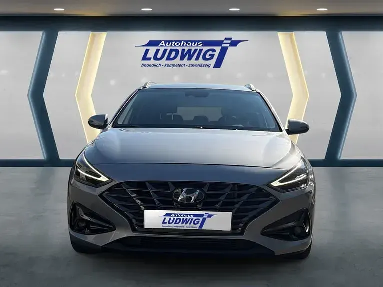 Gebraucht Hyundai i30 Prime 159 PS (116 kW) 2024 Shimmering silver Kombi