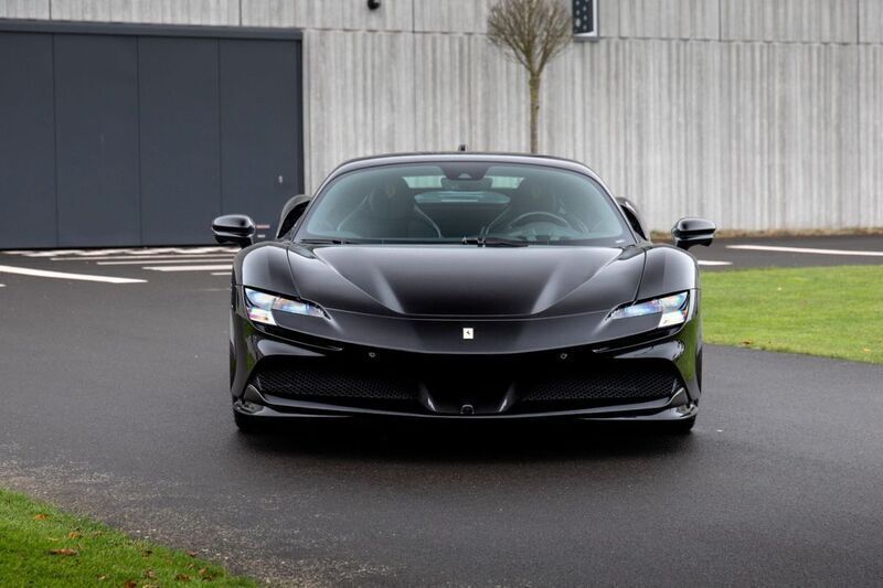Gebraucht Ferrari SF90 780 PS (573 kW) 2024 Schwarz