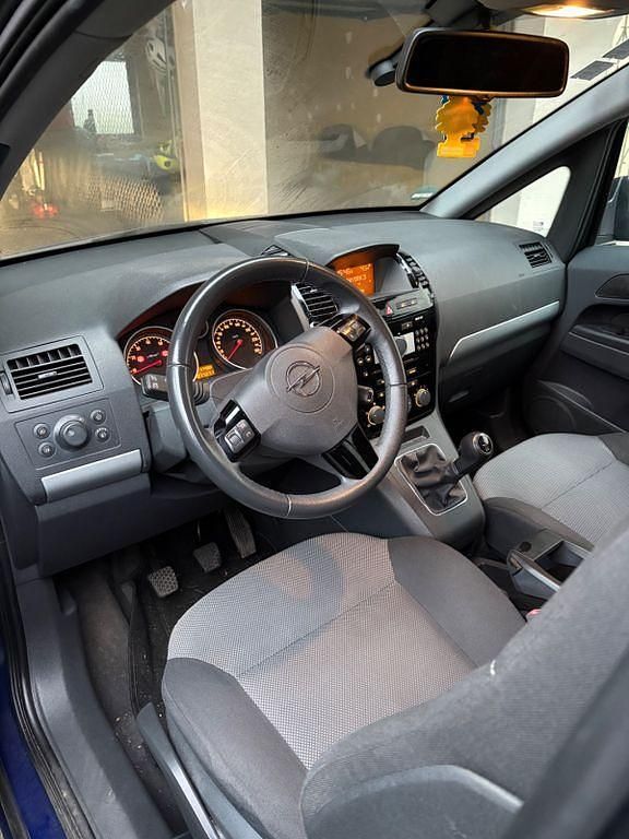 Gebraucht Opel Zafira Selection 116 PS (85 kW) 2011 Van / Kleinbus