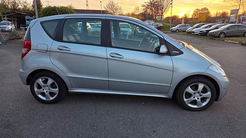 Gebraucht Mercedes A180 109 PS (80 kW) 2010 Silber Limousine