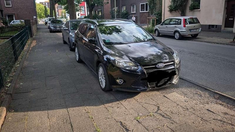 Schwarz Gebraucht 2013 Ford Focus Titanium Kombi | 4.900 € (Guter Preis) - Bild 1/4