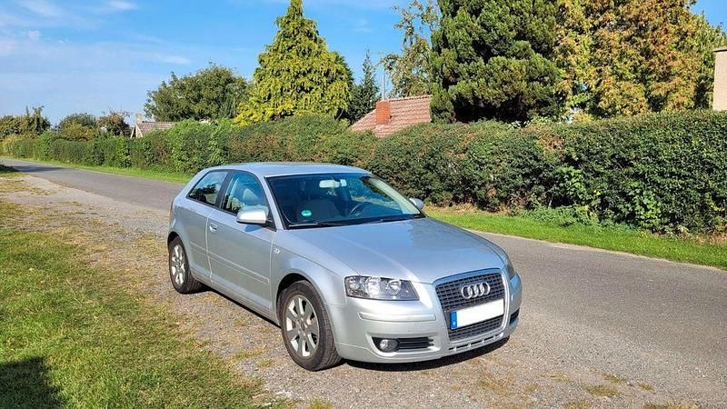 Silber Gebraucht 2005 Audi A3 Ambiente Limousine | 3.299 € (Superpreis) - Bild 1/4