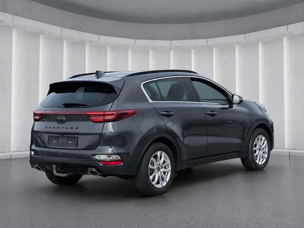 Gebraucht Kia Sportage 136 PS (100 kW) 2021 H8g) pentametal met. (grau SUV