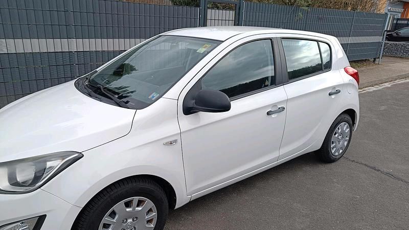 Gebraucht Hyundai i20 86 PS (63 kW) 2014 Weiß Kleinwagen