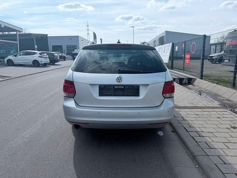 Gebraucht VW Golf VI Match 105 PS (77 kW) 2013 Silber Kleinwagen