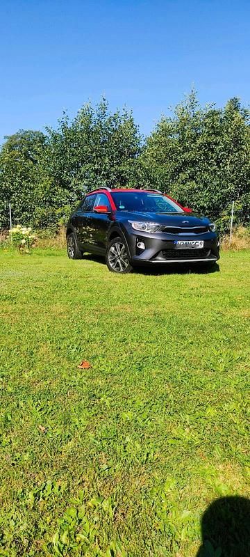 Grau Gebraucht 2020 Kia Stonic SUV | 12.500 € (Superpreis) - Bild 1/4