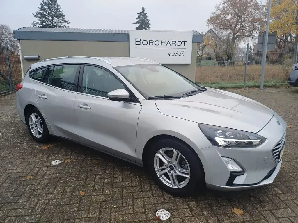 Używany Ford Focus Cool & Connect 150 KM (110 kW) 2021 Srebrny Kombi
