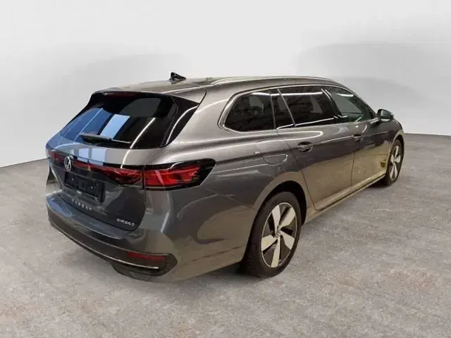 Gebraucht VW Passat Business 150 PS (110 kW) 2025 Grau Kombi