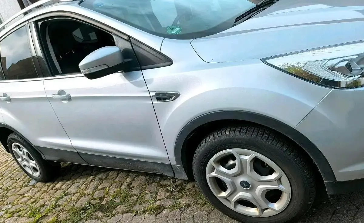 Gebraucht Ford Kuga 120 PS (88 kW) 2017 Silber SUV