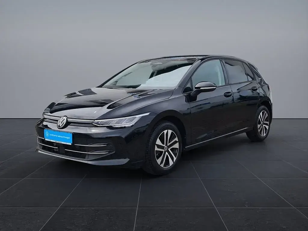 Gebraucht VW Golf VIII 116 PS (85 kW) 2025 Grenadillschwarz metallic Limousine