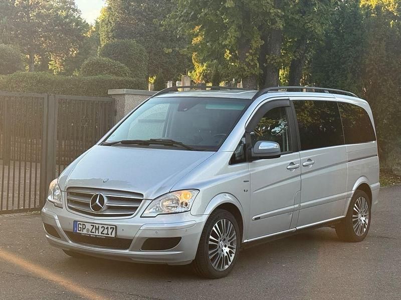 Silber Gebraucht 2012 Mercedes Viano Edition Van / Kleinbus | 12.800 € (Superpreis) - Bild 1/4