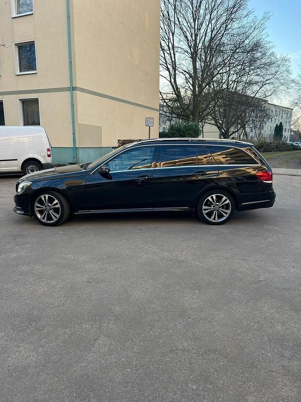 Gebraucht Mercedes E350 258 PS (189 kW) 2014 Schwarz Kombi