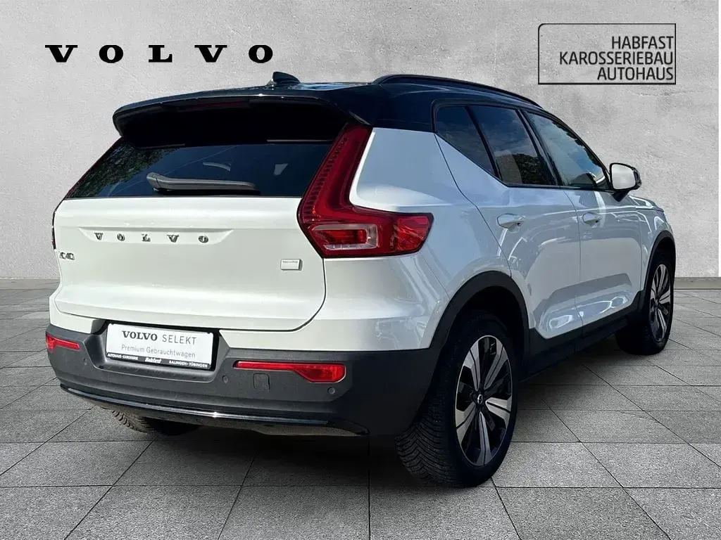 Gebraucht Volvo XC40 Plus 169 kW (231 PS) 2023 Crystal white / metallic SUV