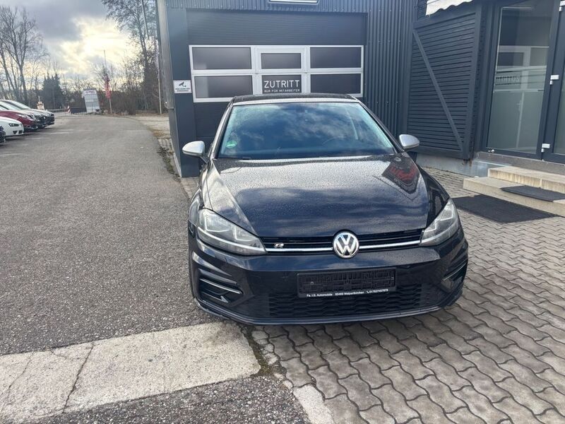 Schwarz Gebraucht 2018 VW Golf VII Comfortline Limousine | 16.899 € (Etwas zu teuer) - Bild 1/4