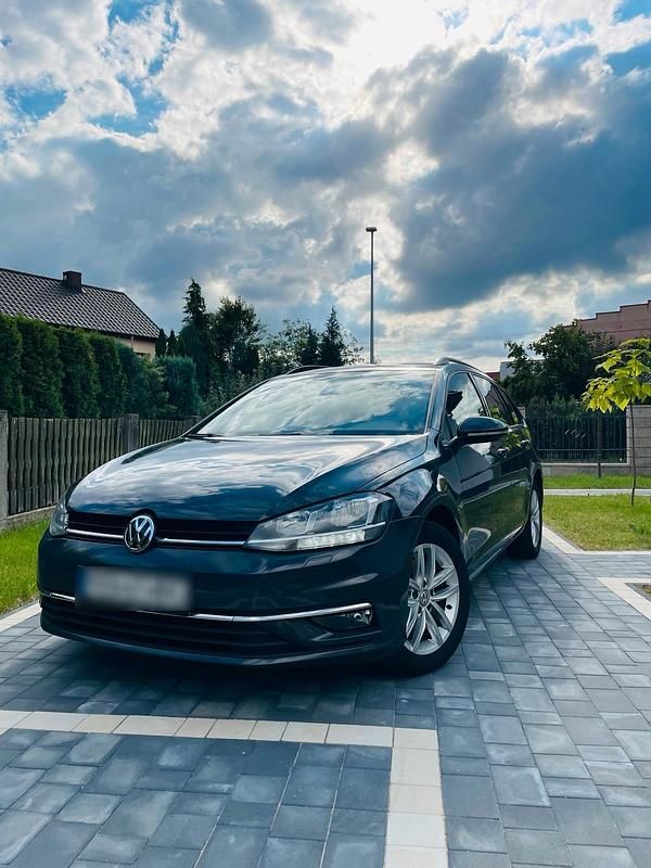 Grau Gebraucht 2017 VW Golf VII Kombi | 11.000 € (Fairer Preis) - Bild 1/4