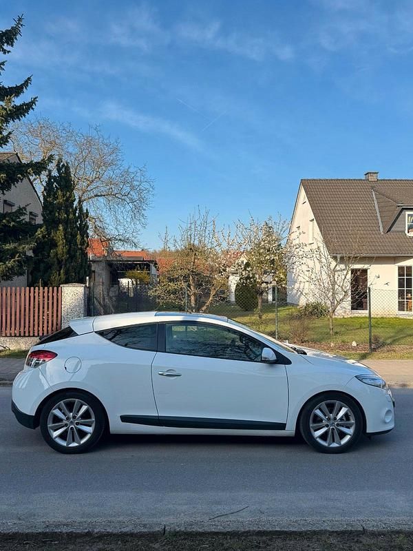 Gebraucht Renault Mégane Coupé Night&Day 131 PS (96 kW) 2010 Weiß Coupé