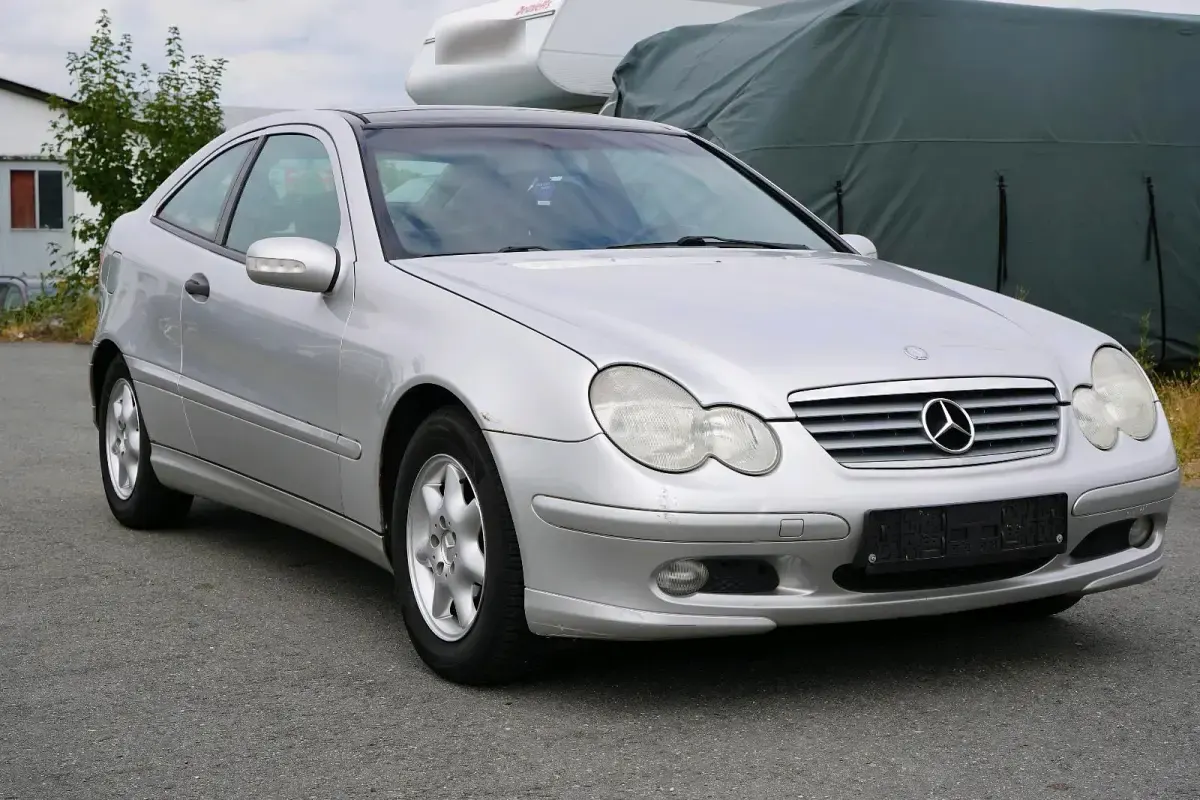Gebraucht Mercedes C180 143 PS (105 kW) 2002 Silber Coupé