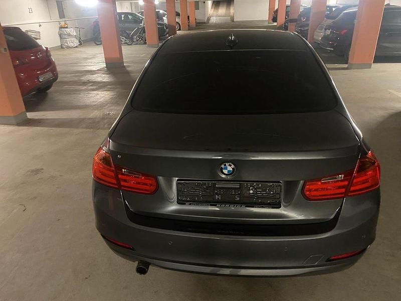 Gebraucht BMW 320 184 PS (135 kW) 2013 Grau Limousine