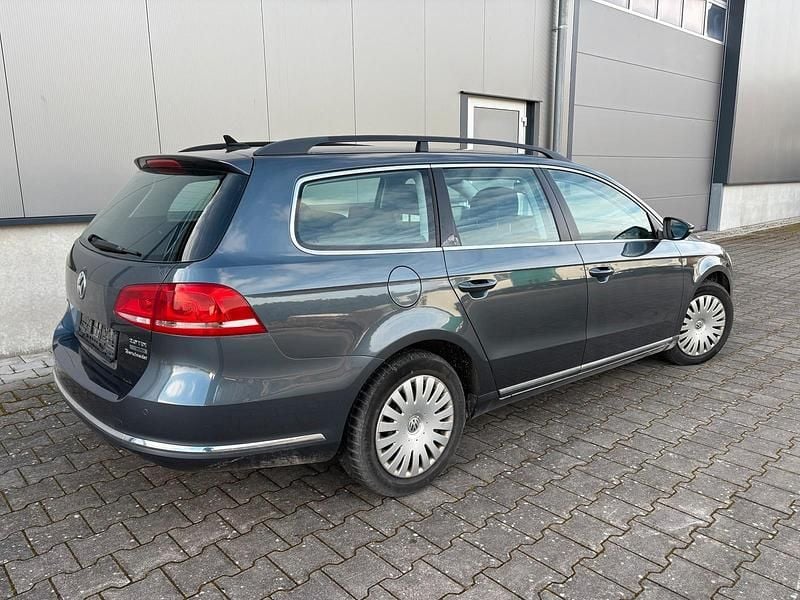 Gebraucht VW Passat 140 PS (102 kW) 2011 Grau Kombi