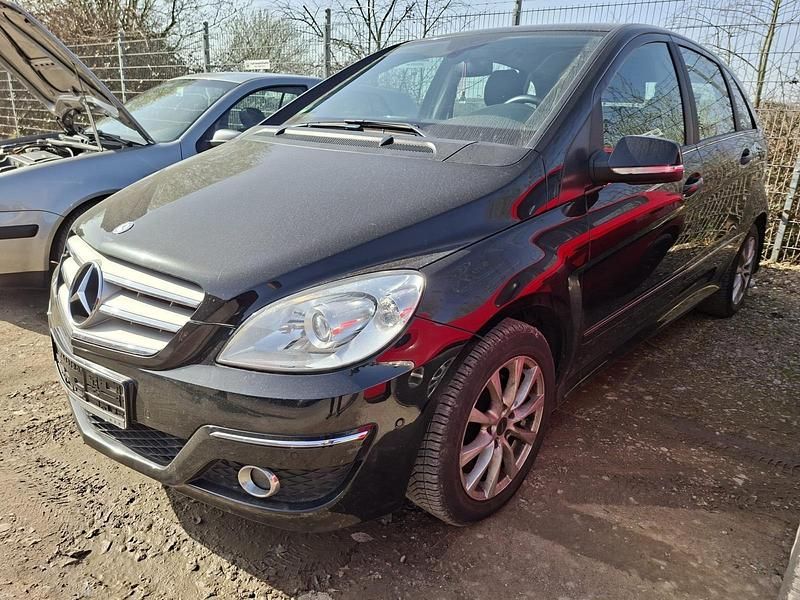 Gebraucht Mercedes B180 115 PS (84 kW) 2011 Schwarz Van / Kleinbus