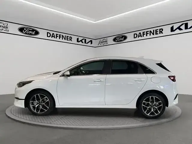 Neu Kia Ceed 140 PS (102 kW) 2025 (wd) casa white s Kleinwagen