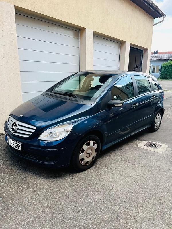 Blau Gebraucht 2006 Mercedes B170 Van / Kleinbus | 1.100 € (Superpreis) - Bild 1/4