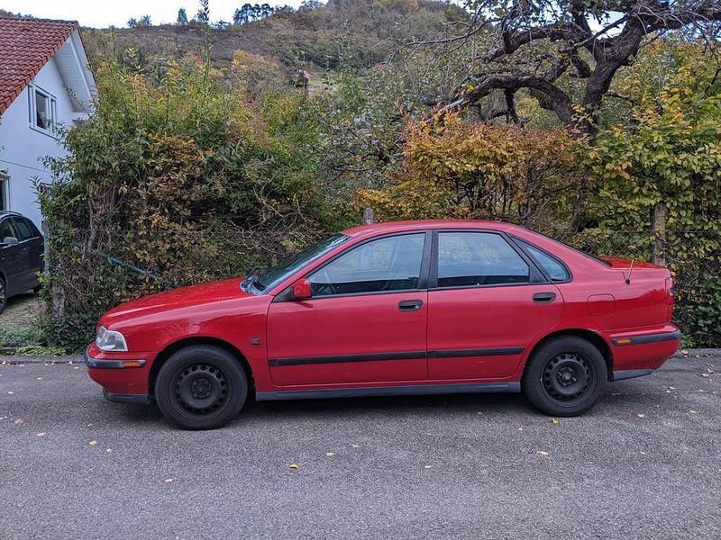 Rot Gebraucht 2000 Volvo S40 Limousine | 2.500 € (Teuer) - Bild 1/4