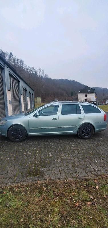 Gebraucht Skoda Octavia 241 PS (177 kW) 2011 Blau Kombi